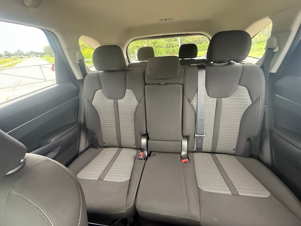 2022 Kia Sorento LX photo 24