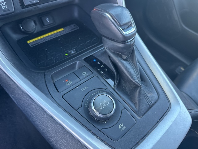 2020 Toyota RAV4 Hybrid XSE photo 16