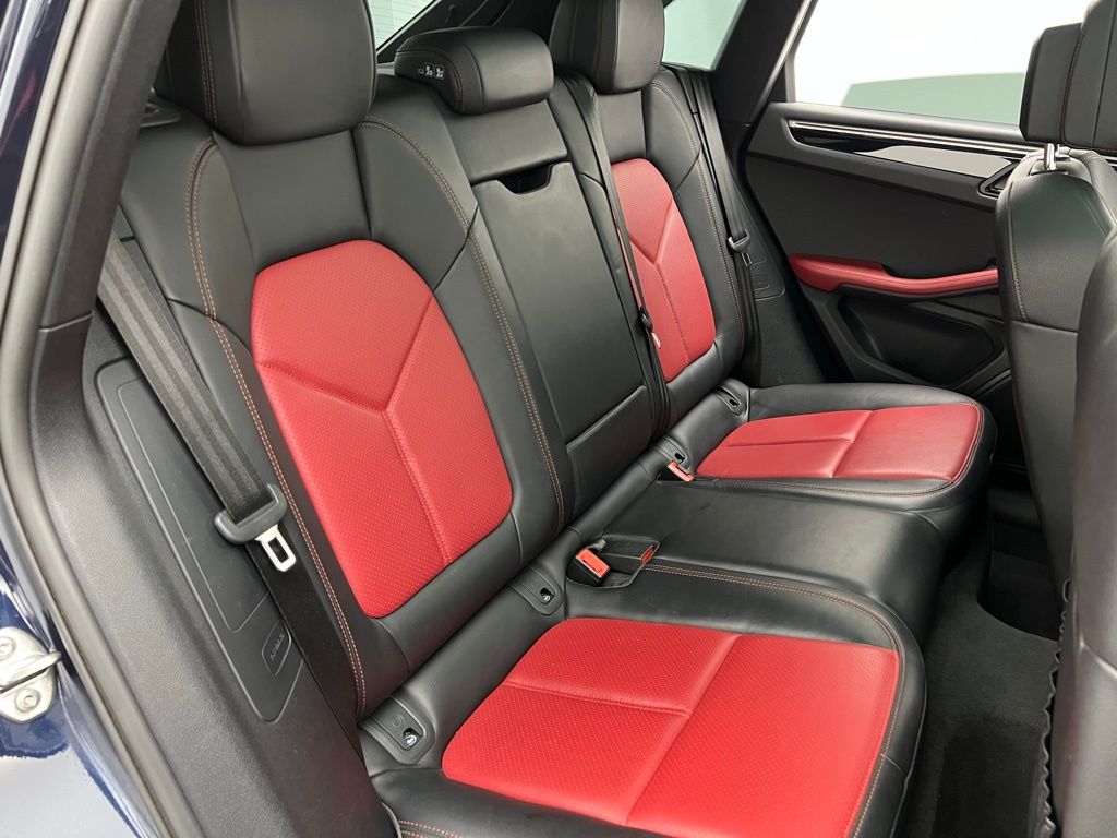 2021 Porsche Macan Base photo 32