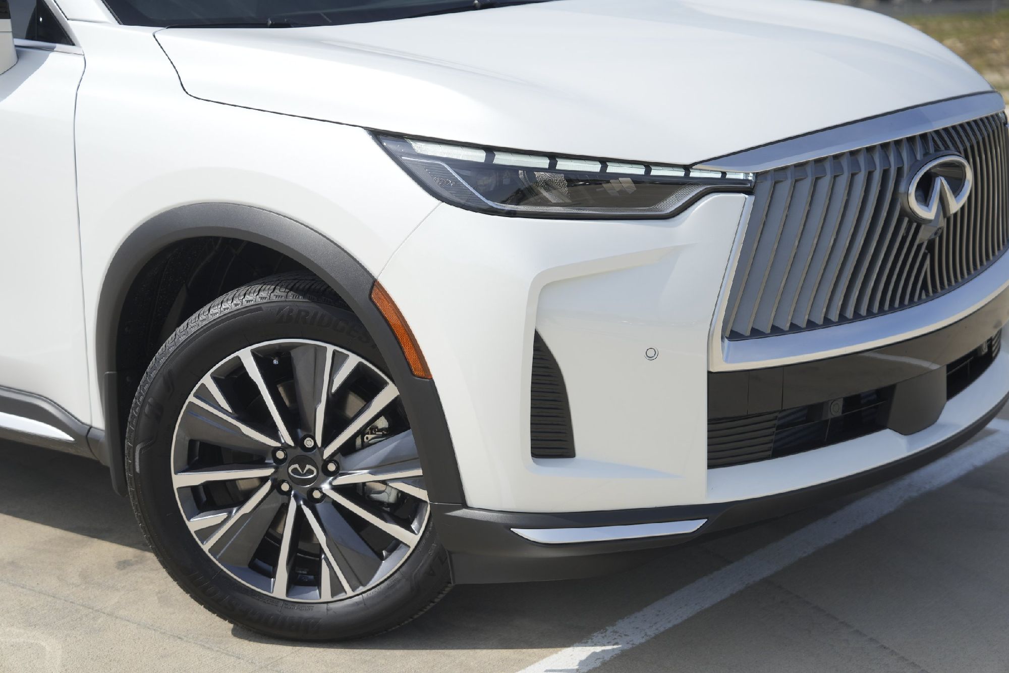 2026 Infiniti QX60 Luxe photo 3