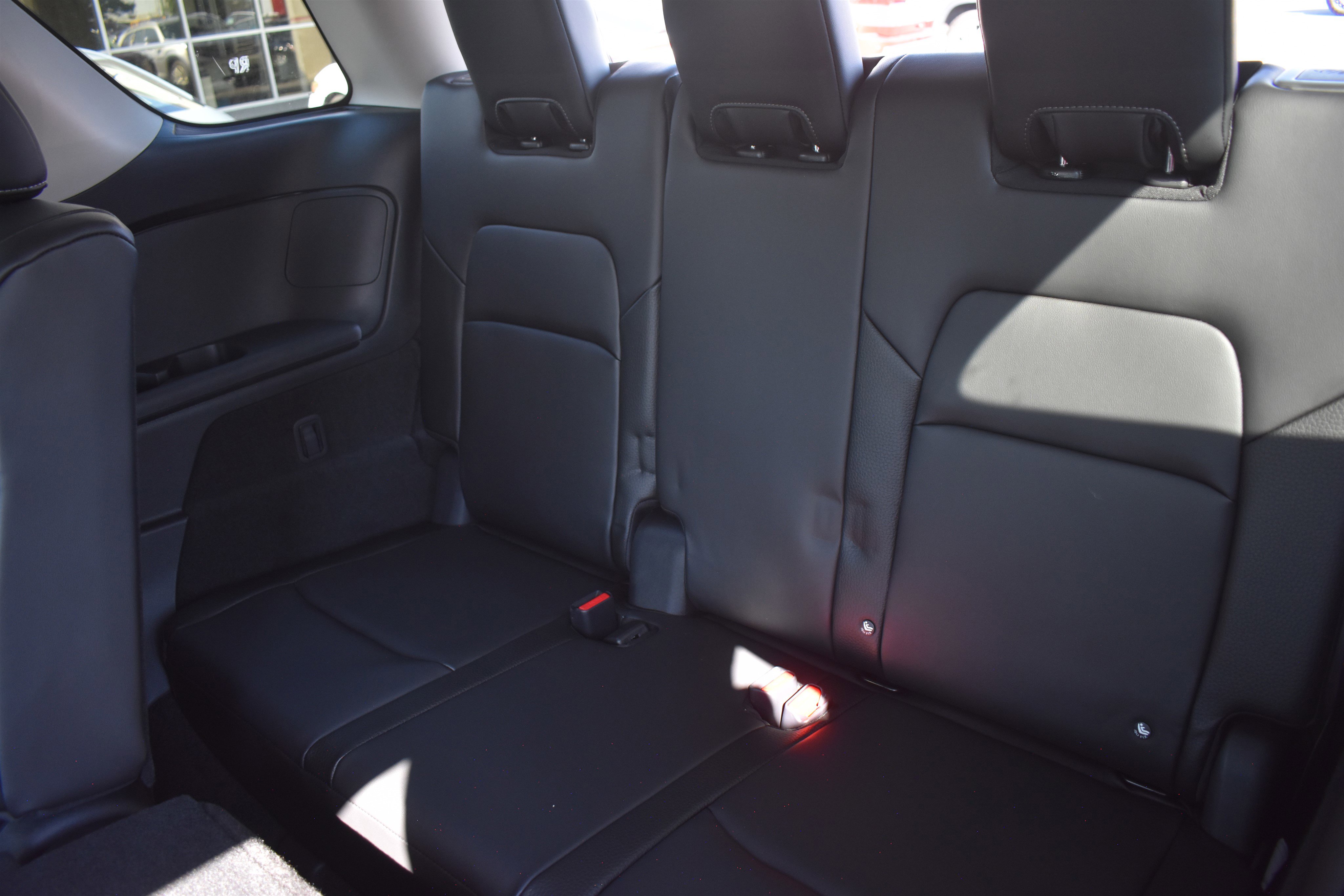 2025 Nissan Pathfinder SL photo 7