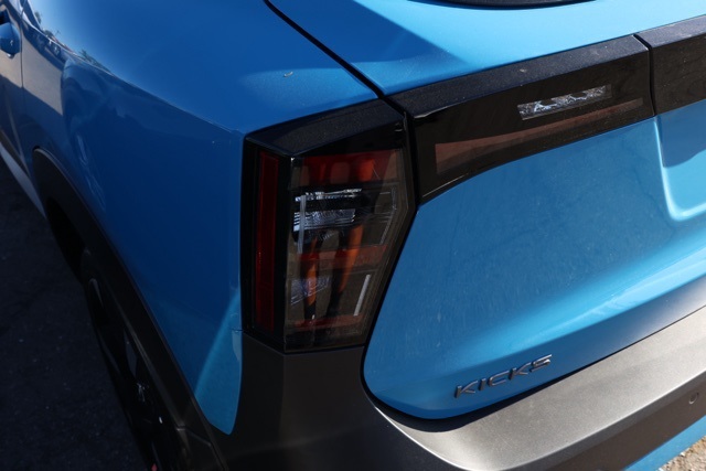 2025 Nissan Kicks SR photo 4