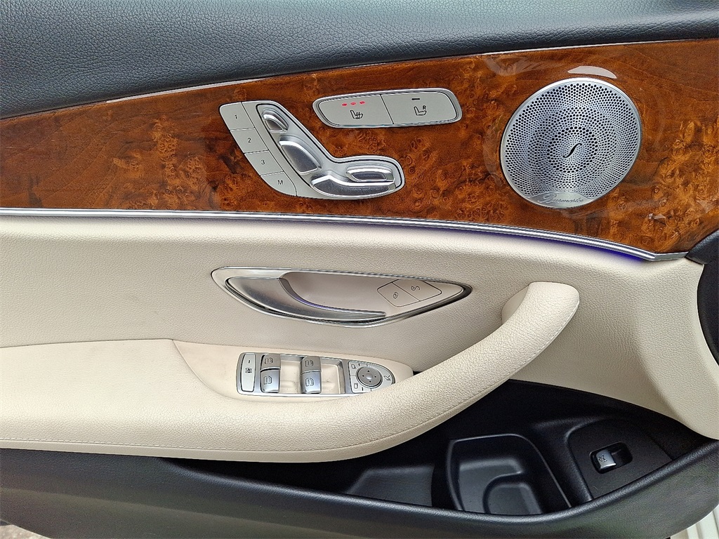 2018 Mercedes Benz E 300 4MATIC Sedan photo 12