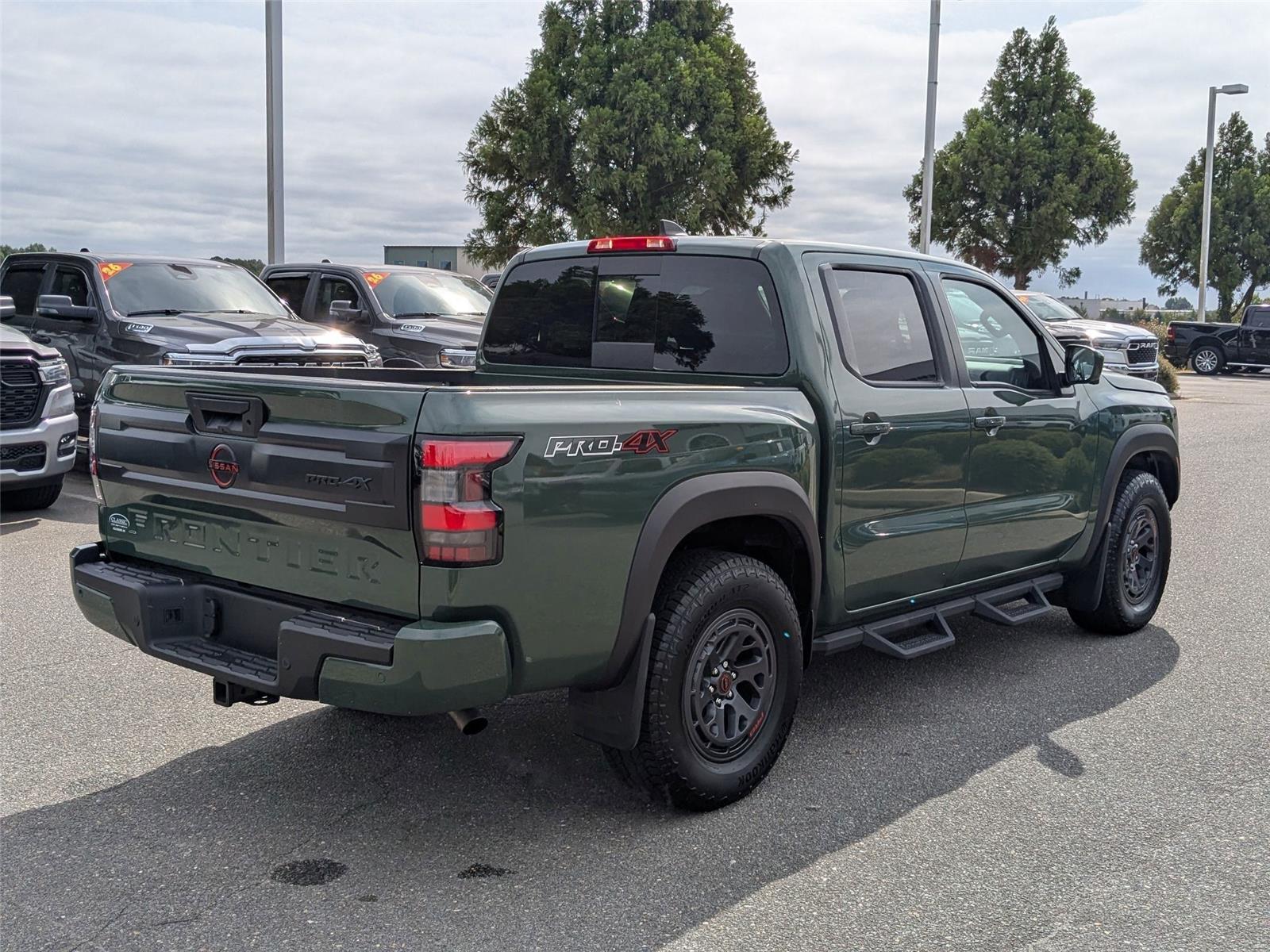 2025 Nissan Frontier PRO-4X Crew Cab photo 4
