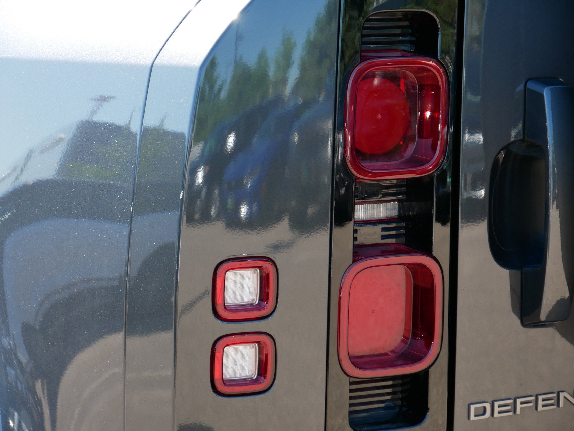 2022 Land Rover Defender X-Dynamic S photo 10