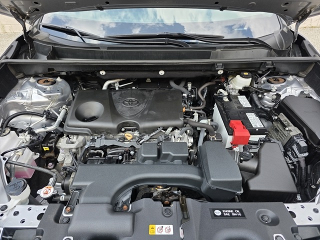 2022 Toyota RAV4 LE photo 25