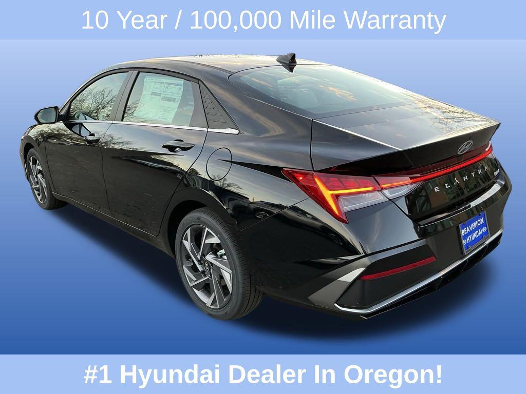 2025 Hyundai Elantra Limited photo 3