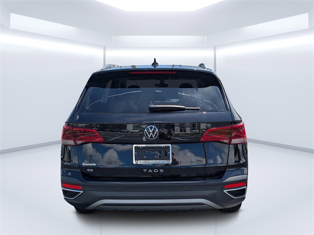 2023 Volkswagen Taos SE photo 3