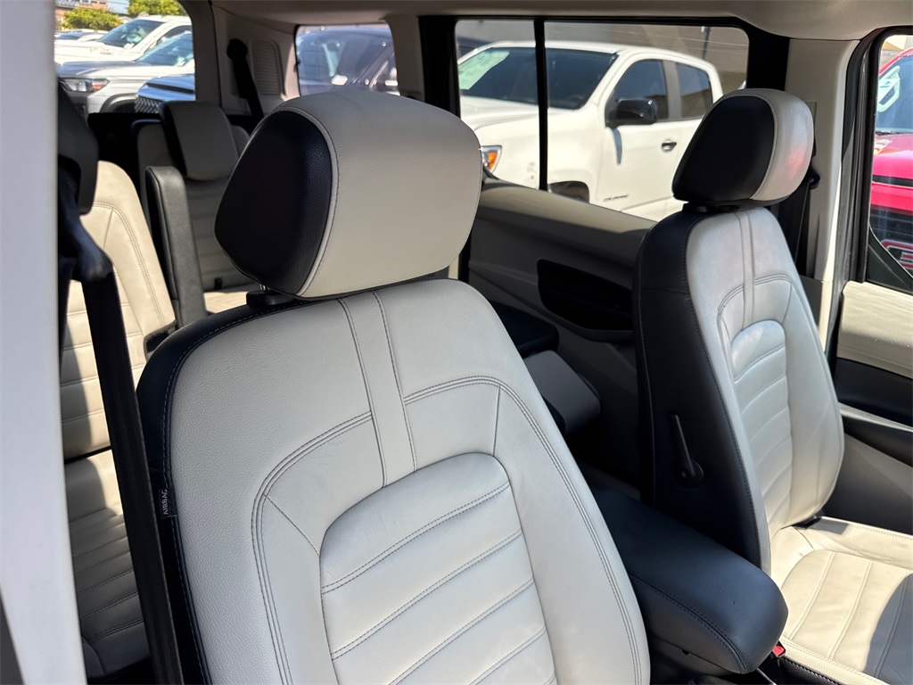 2019 Ford Transit Connect Titanium photo 2