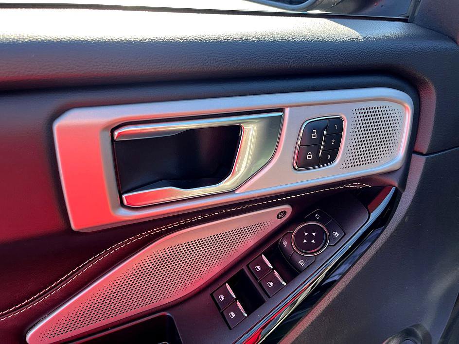 2021 Ford Explorer ST photo 12