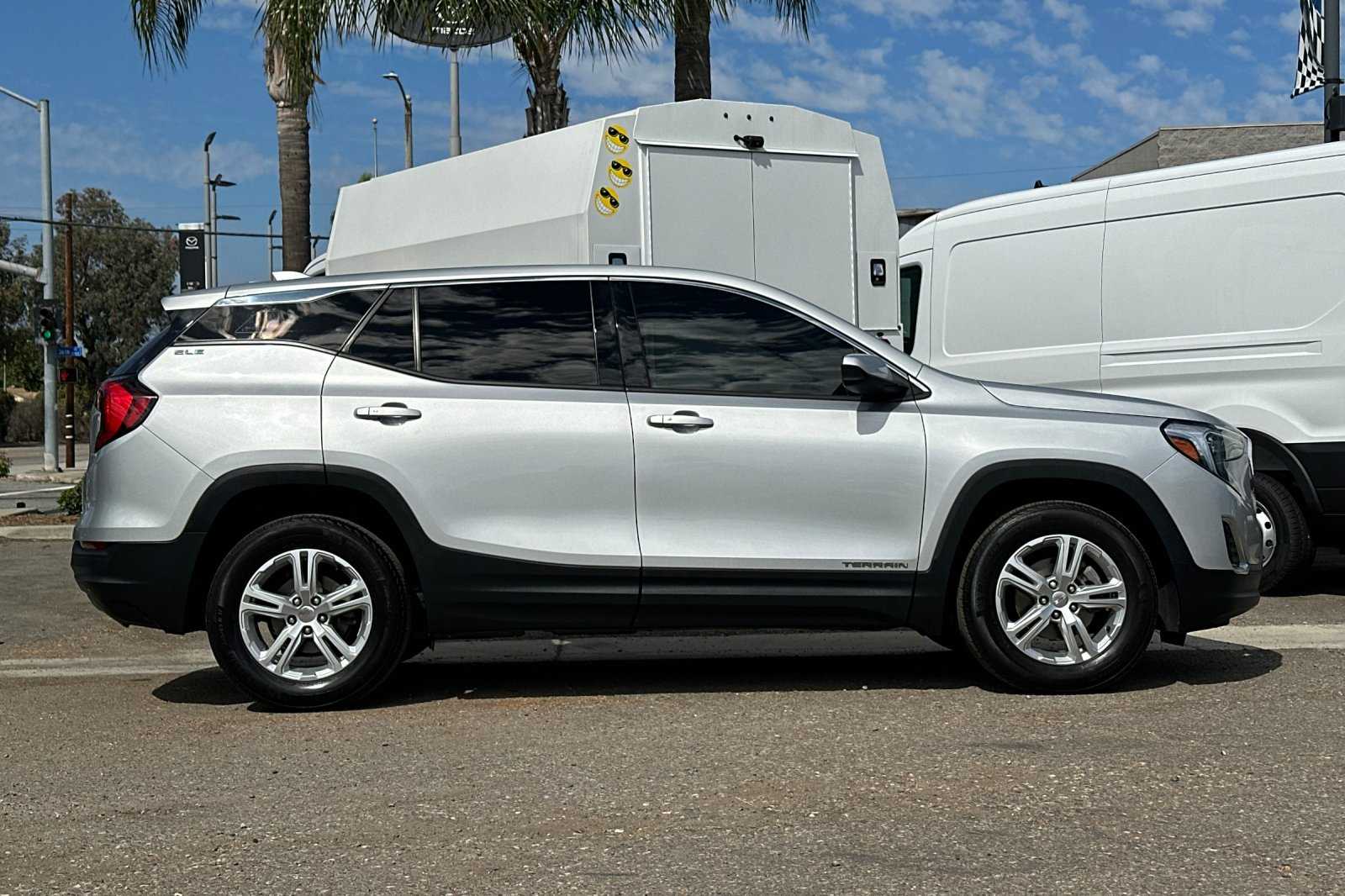 2020 Gmc Terrain SLE photo 2