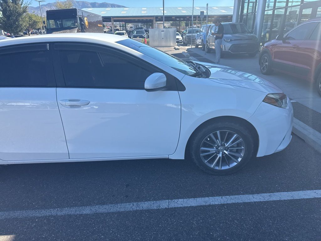 2015 Toyota Corolla LE photo 11