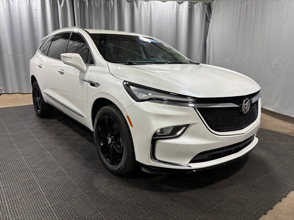2023 Buick Enclave Essence's photo