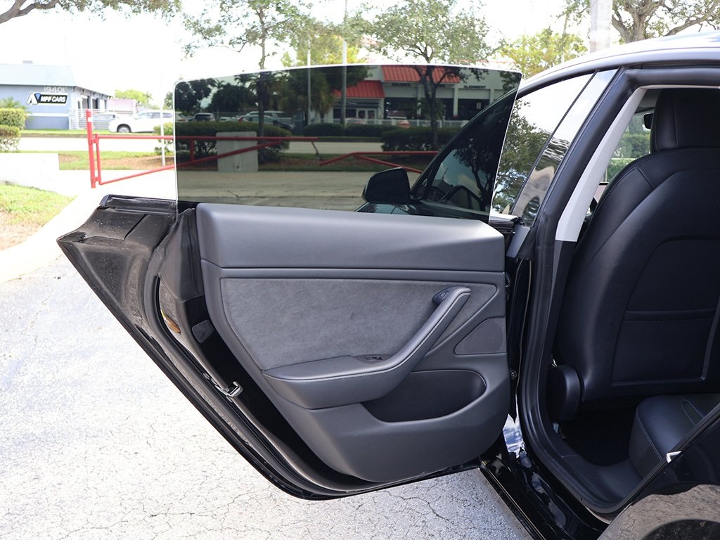 2021 Tesla Model 3 Long Range photo 26