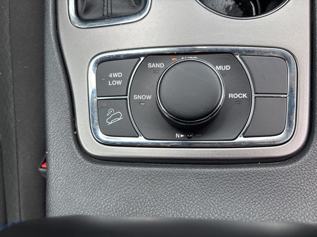 2020 Jeep Grand Cherokee Laredo Upland photo 26