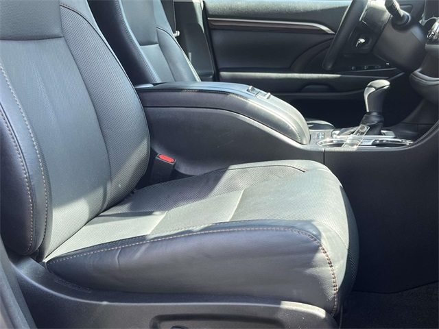 2016 Toyota Highlander Limited photo 19