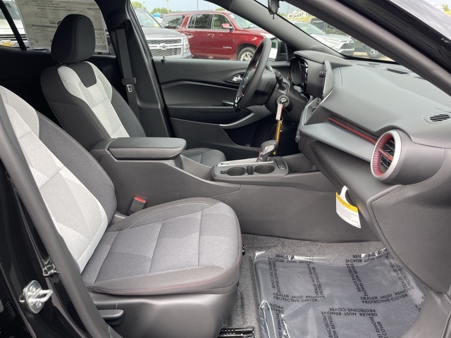 2025 Chevrolet Trax photo 4