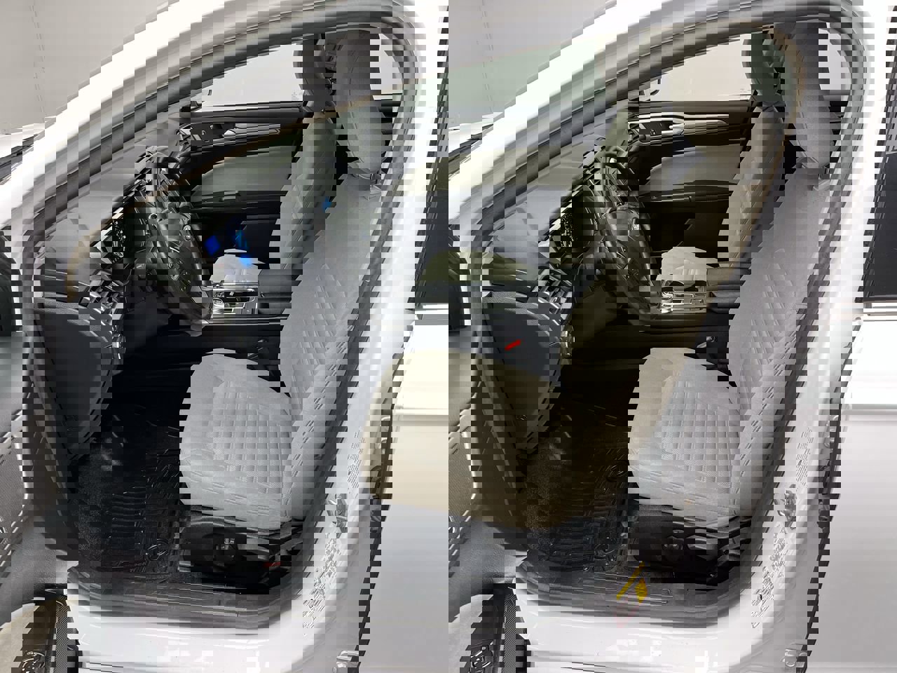 2017 Ford Fusion S photo 3