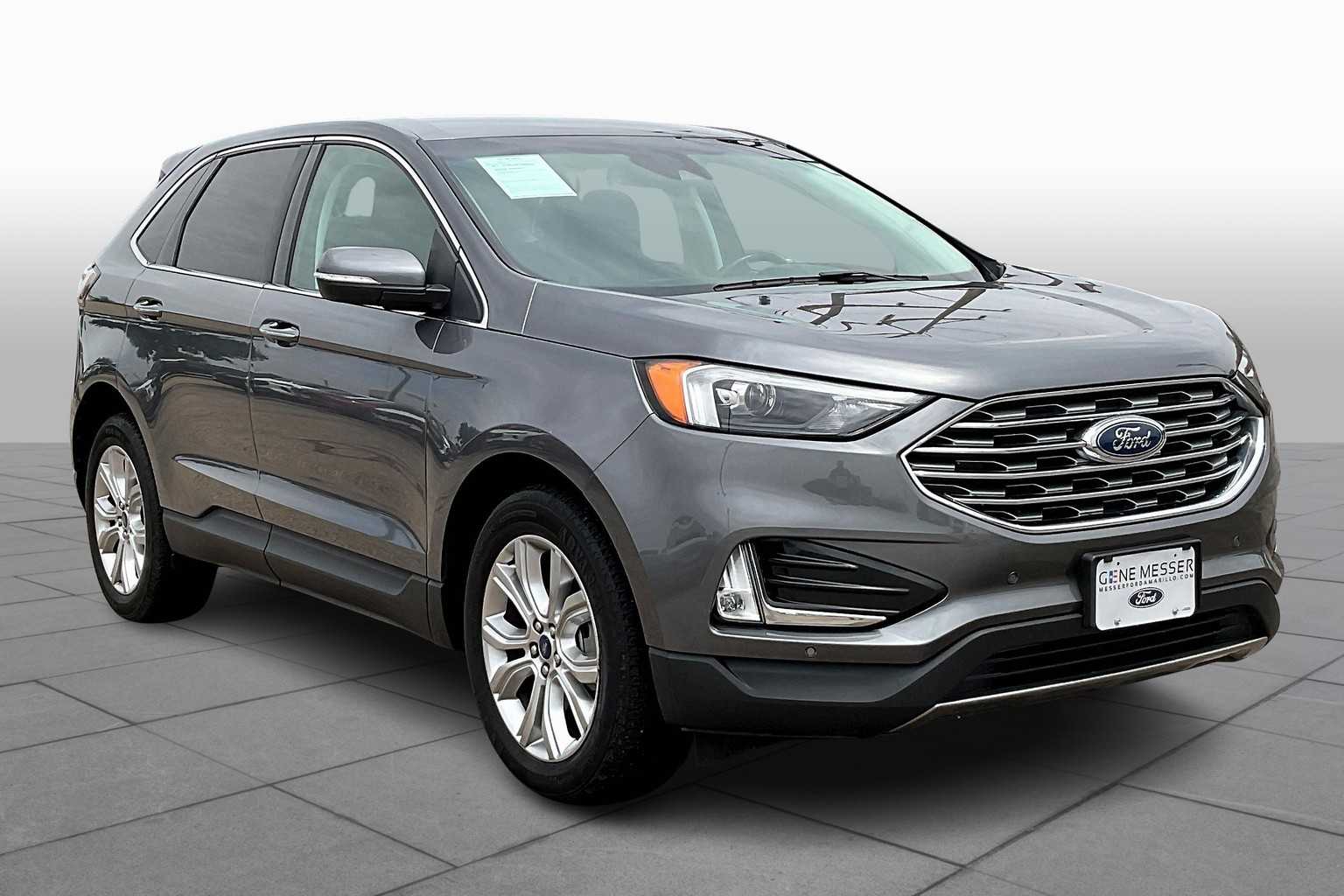 2022 Ford Edge Titanium photo 2