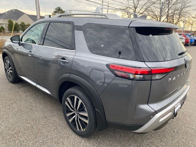2025 Nissan Pathfinder Platinum photo 3