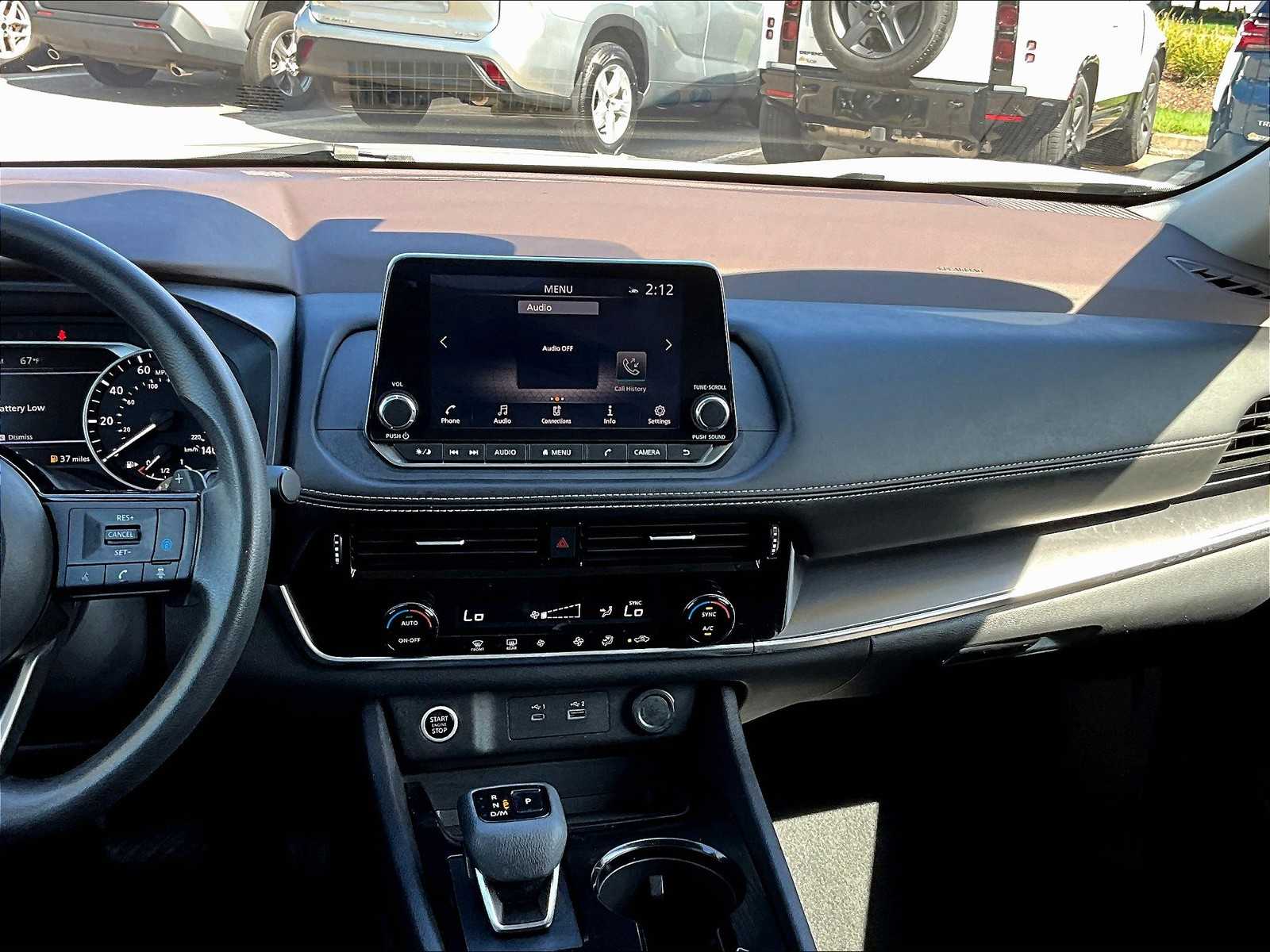 2022 Nissan Rogue SV photo 17