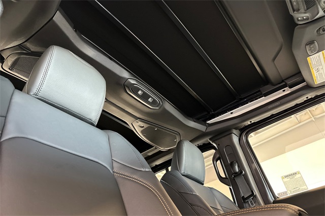 2025 Jeep Wrangler Sahara photo 16