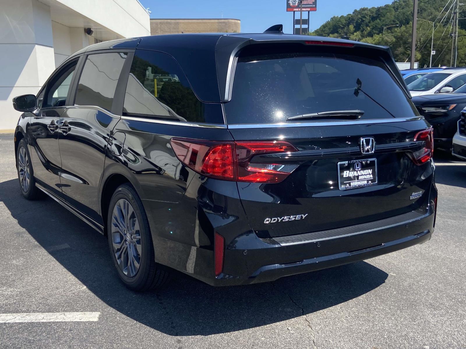 2026 Honda Odyssey Touring photo 3