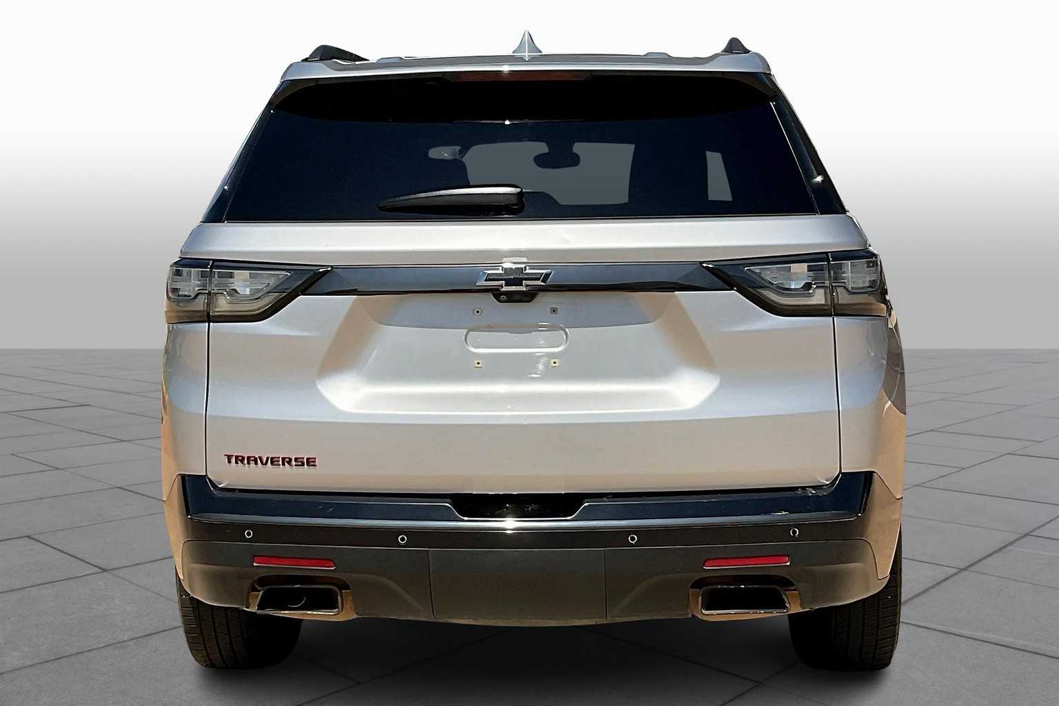 2021 Chevrolet Traverse Premier photo 3