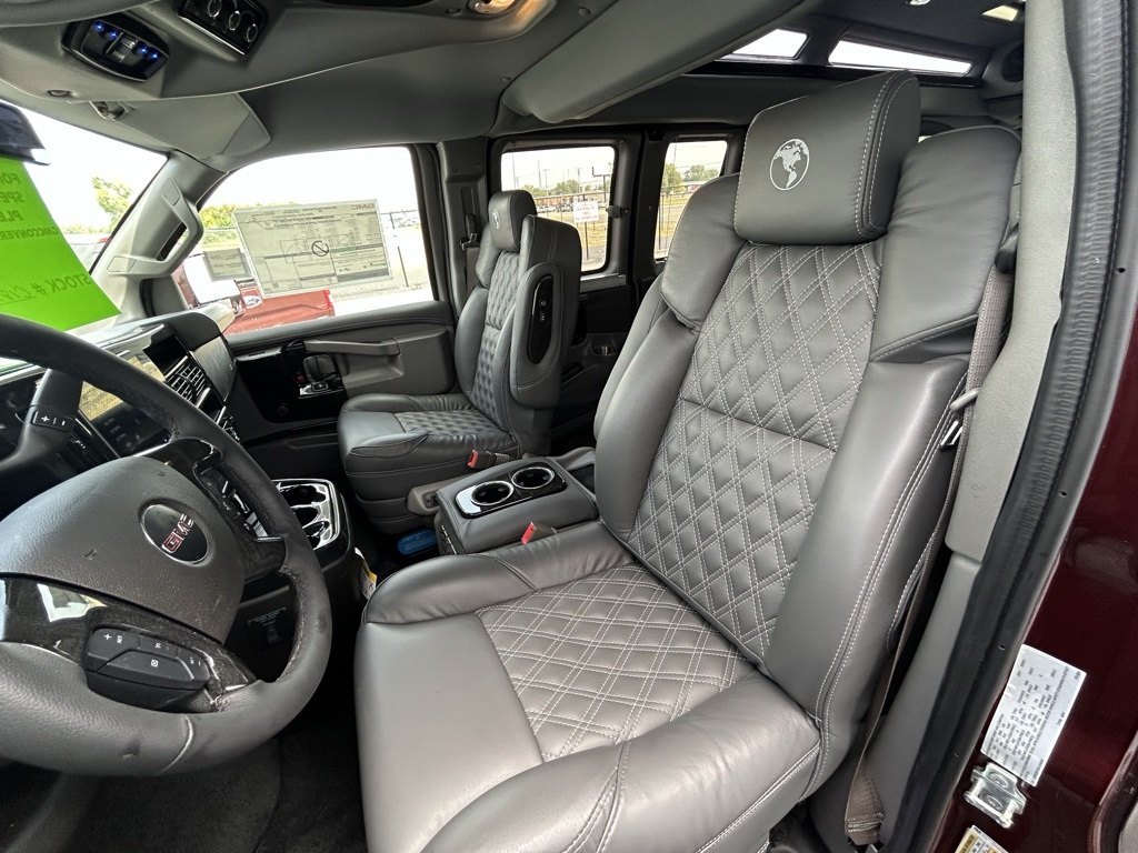 2025 Gmc Savana photo 9