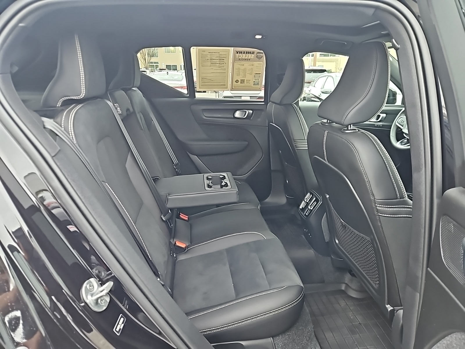 2024 Volvo XC40 Recharge Twin Plus photo 3