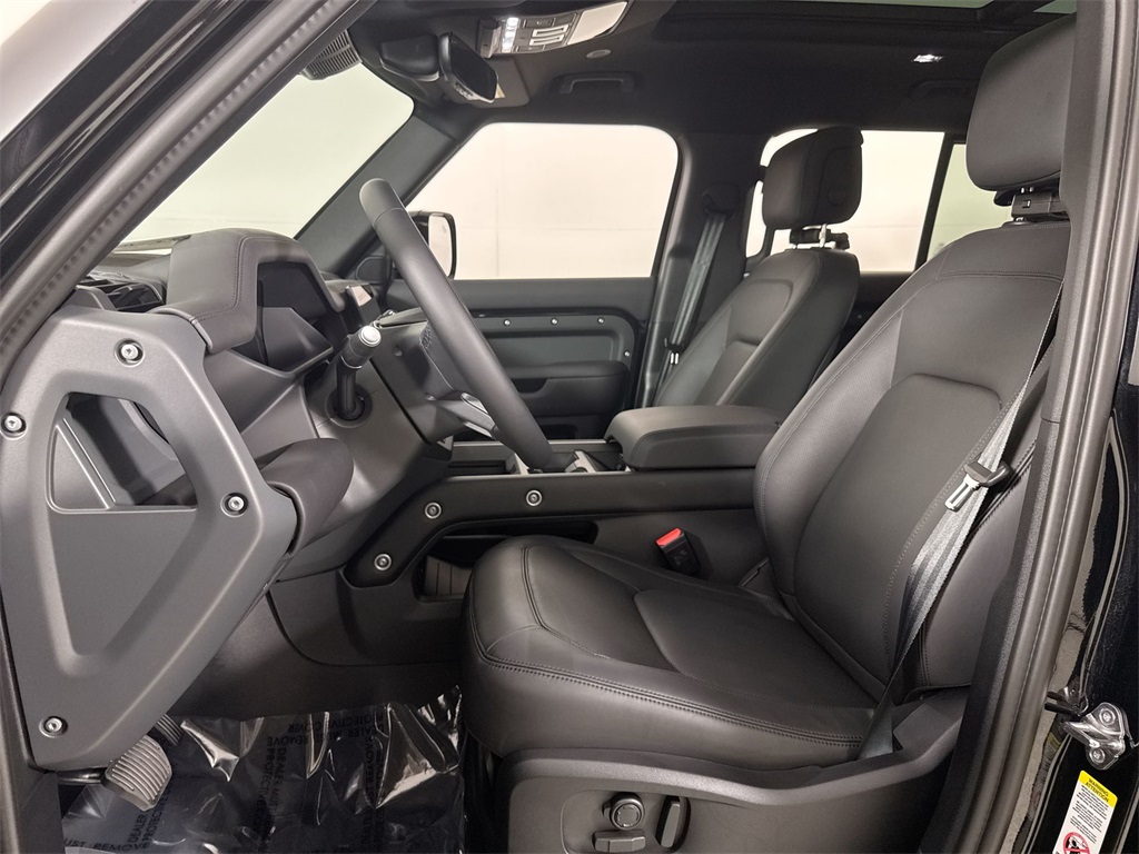2025 Land Rover Defender 110 S photo 7