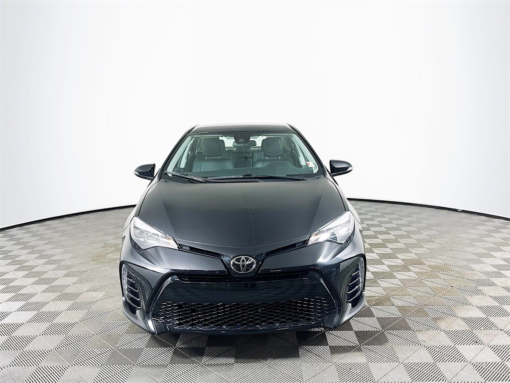 2018 Toyota Corolla SE photo 2