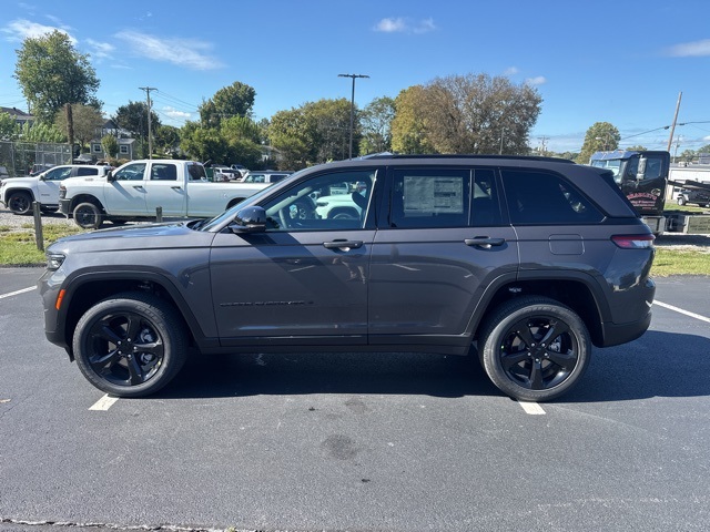 2025 Jeep Grand Cherokee Laredo X Altitude photo 4
