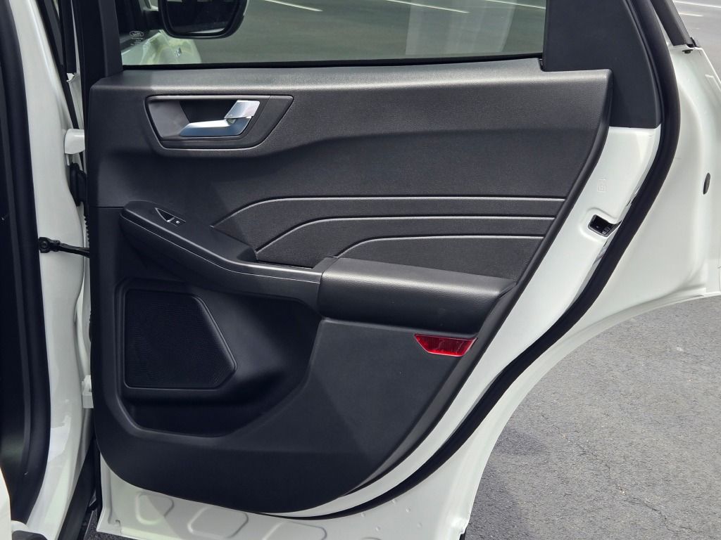 2025 Ford Escape Hybrid ST-Line Select photo 7