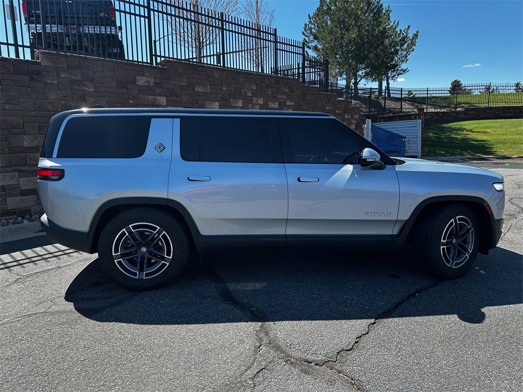 2025 Rivian R1S Adventure photo 8