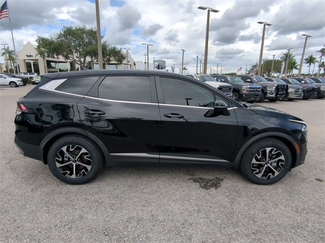 2023 Kia Sportage EX photo 3