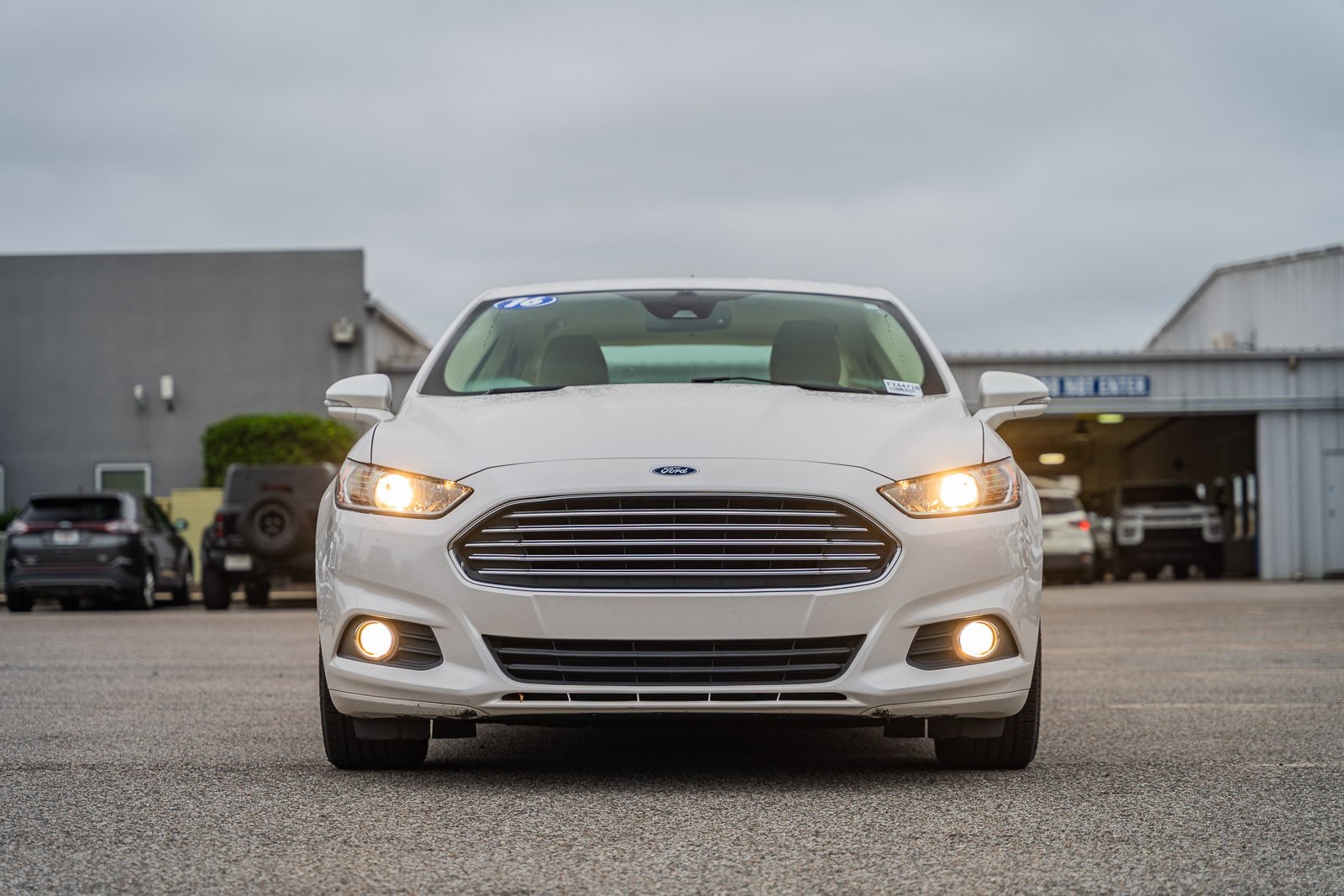 2016 Ford Fusion Energi SE photo 2