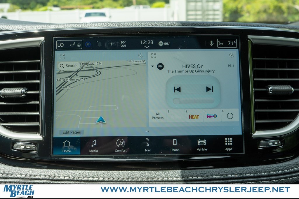 2026 Chrysler Pacifica photo 18