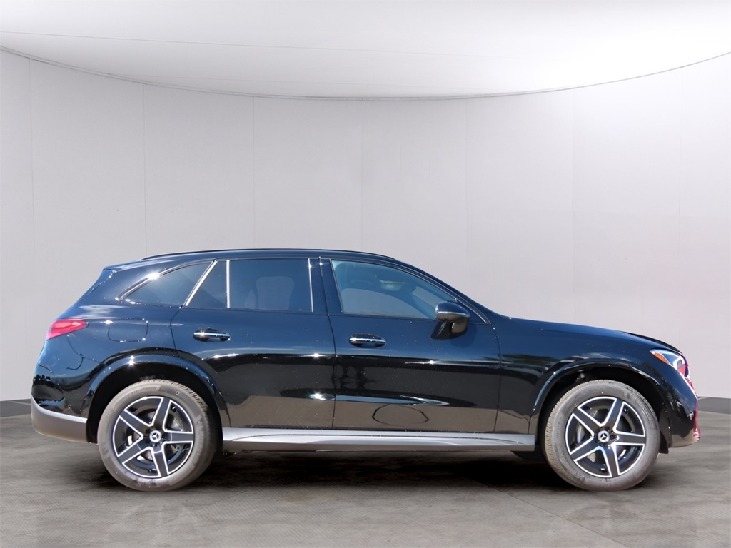 2025 Mercedes Benz GLC 300 4MATIC photo 4