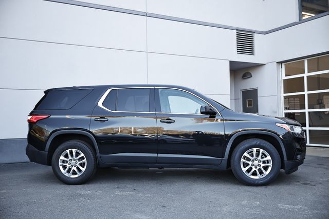 2019 Chevrolet Traverse LS photo 3