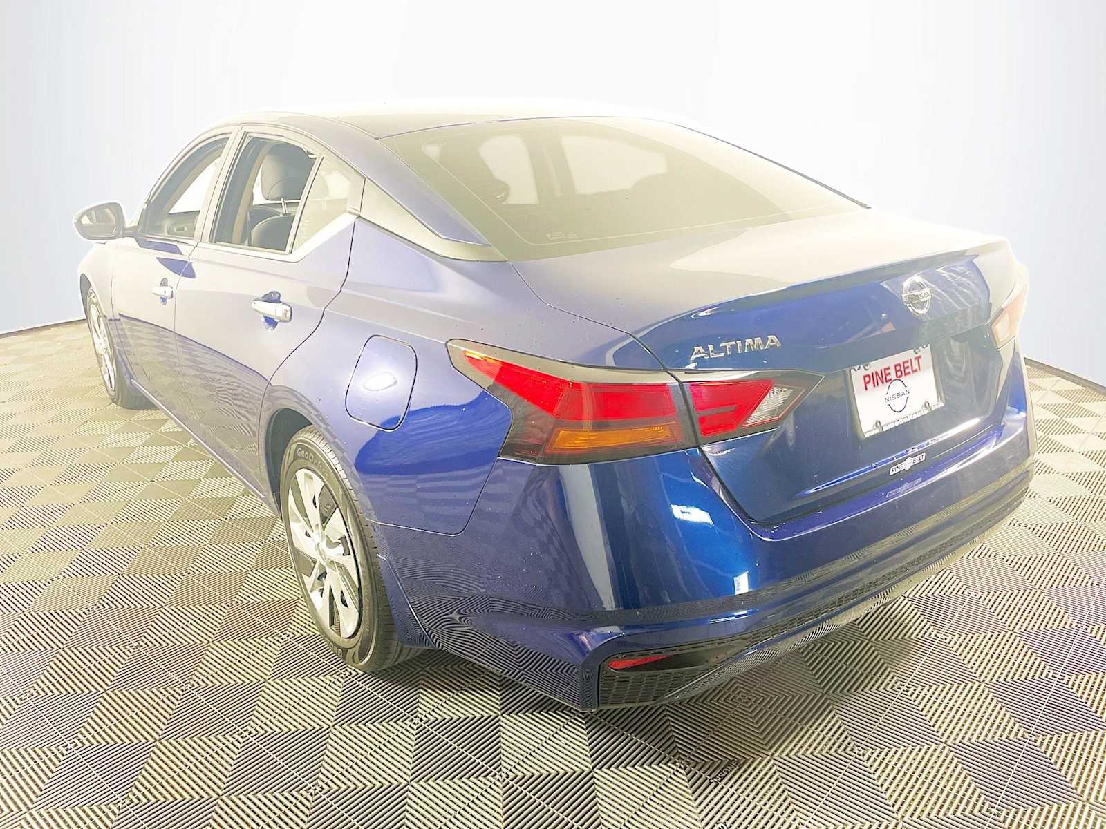 2021 Nissan Altima 2.5 S photo 6