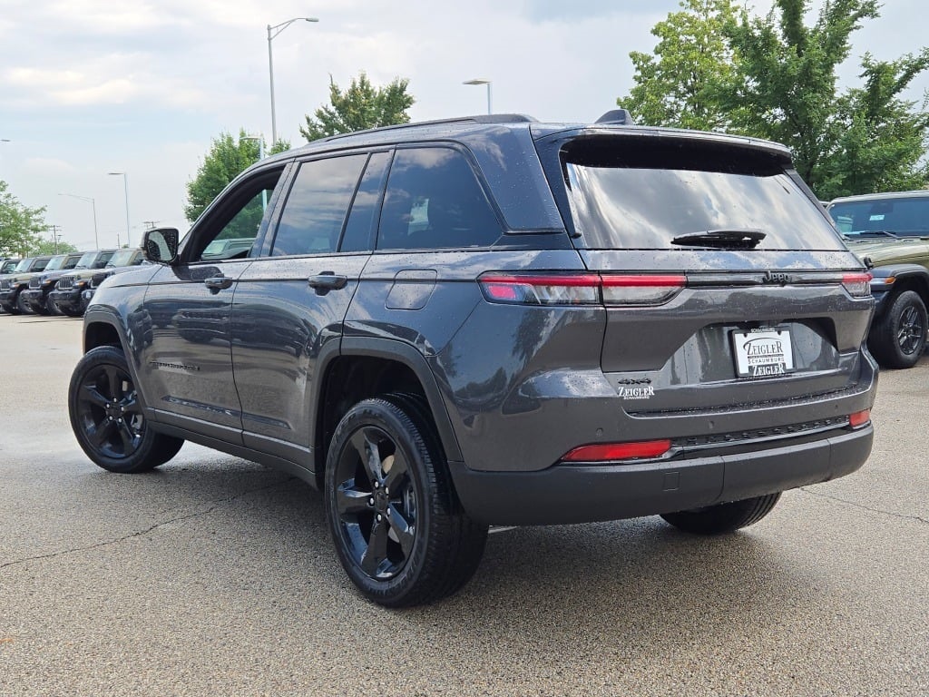 2025 Jeep Grand Cherokee Laredo photo 14