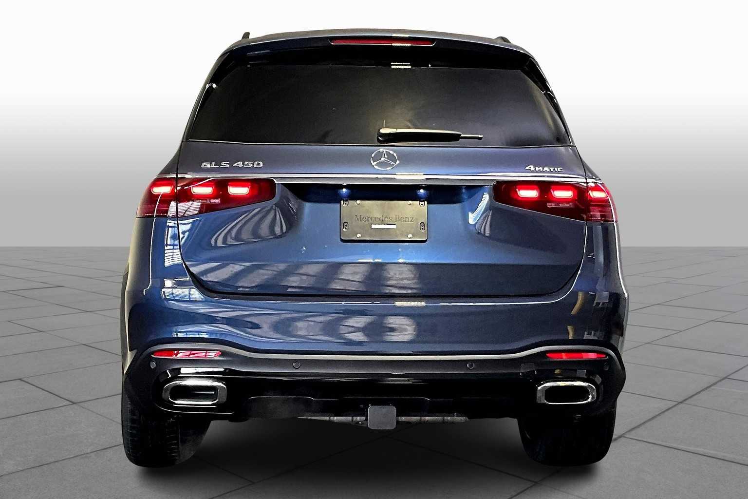 2026 Mercedes Benz GLS 450 4MATIC photo 4