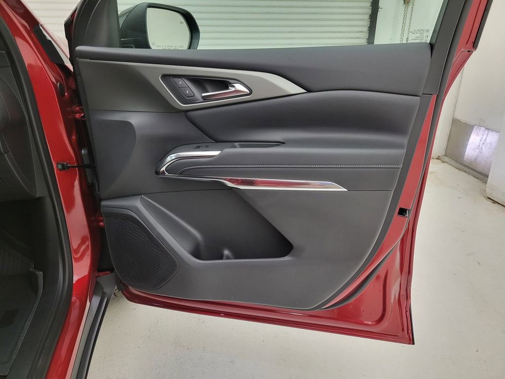2025 Chevrolet Traverse photo 32