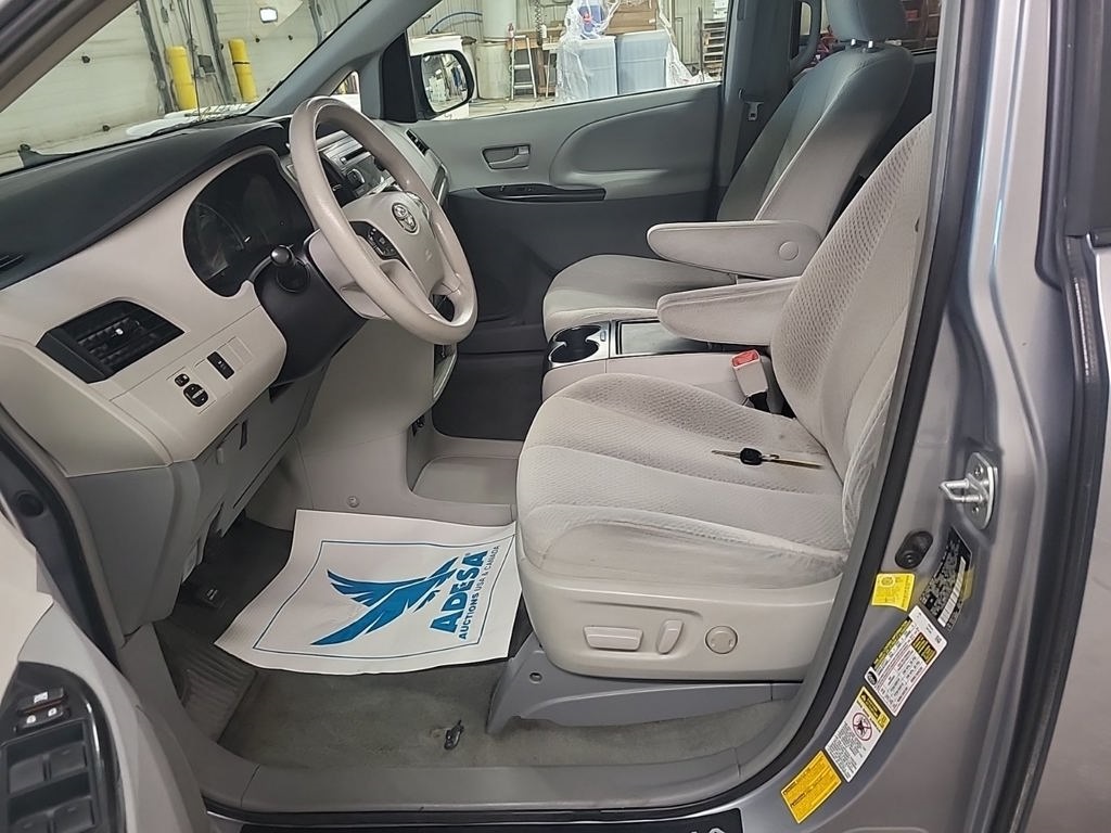 2012 Toyota Sienna LE photo 2
