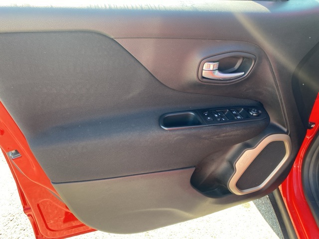 2015 Jeep Renegade Latitude photo 13