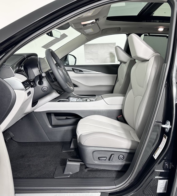 2026 Infiniti QX60 Luxe photo 11