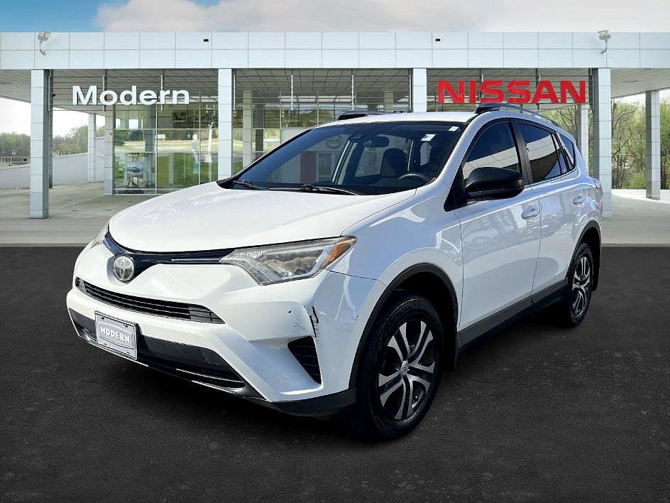 2017 Toyota RAV4 LE's photo