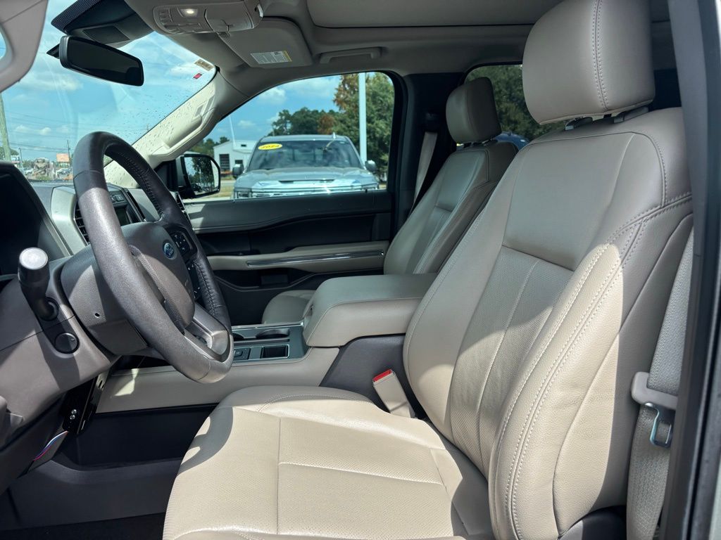 2019 Ford Expedition XLT photo 3