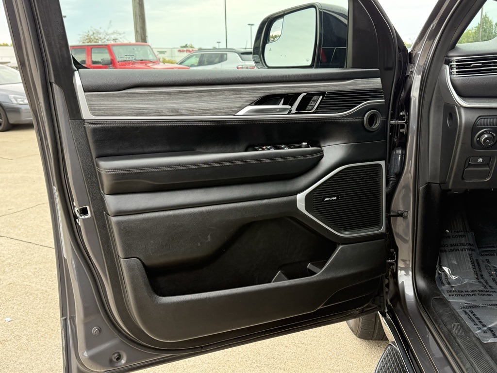 2024 Jeep Wagoneer L Series II photo 15
